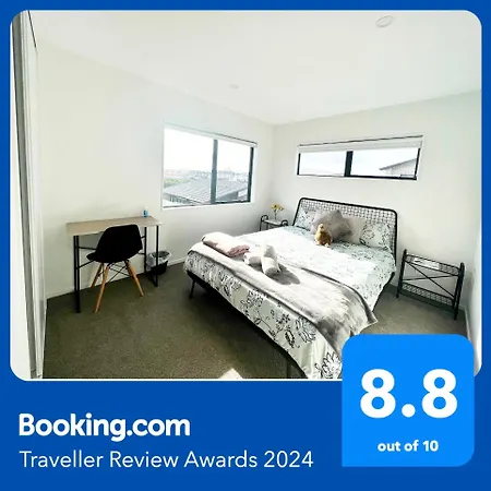 A&J Queen Bedroom-Quiet And Brand New With Reserve View